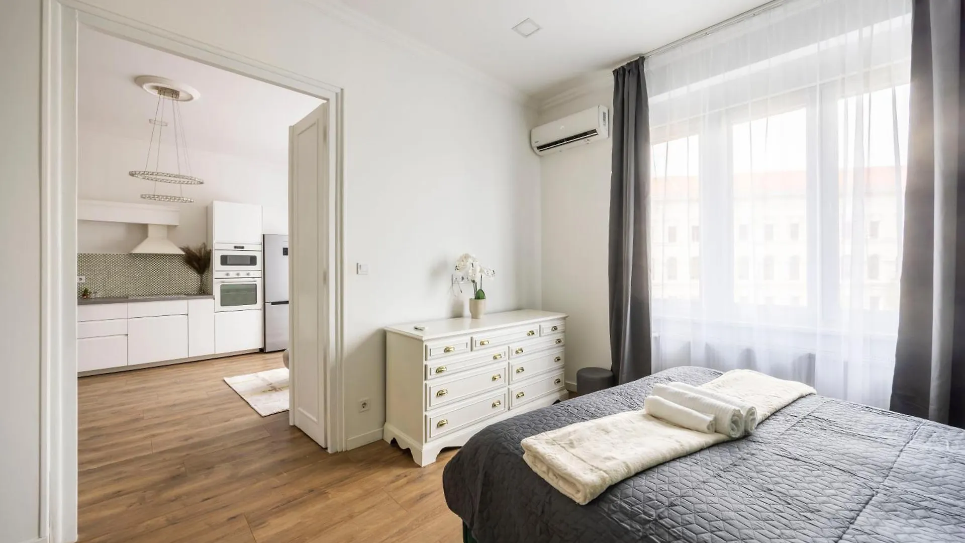 Luxy Central Spacious & Cozy Residence With Balcony Budapest Apartment