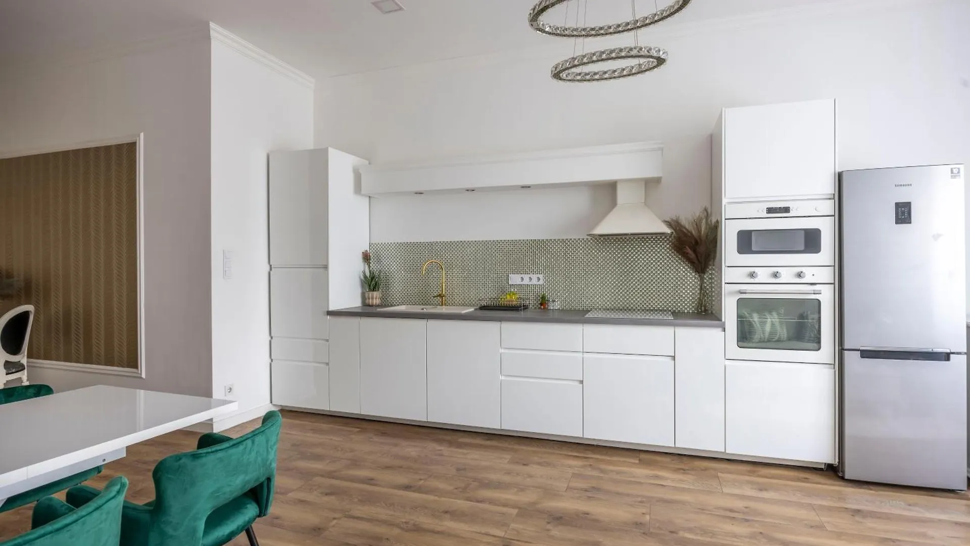Apartment Luxy Central Spacious & Cozy Residence With Balcony Budapest