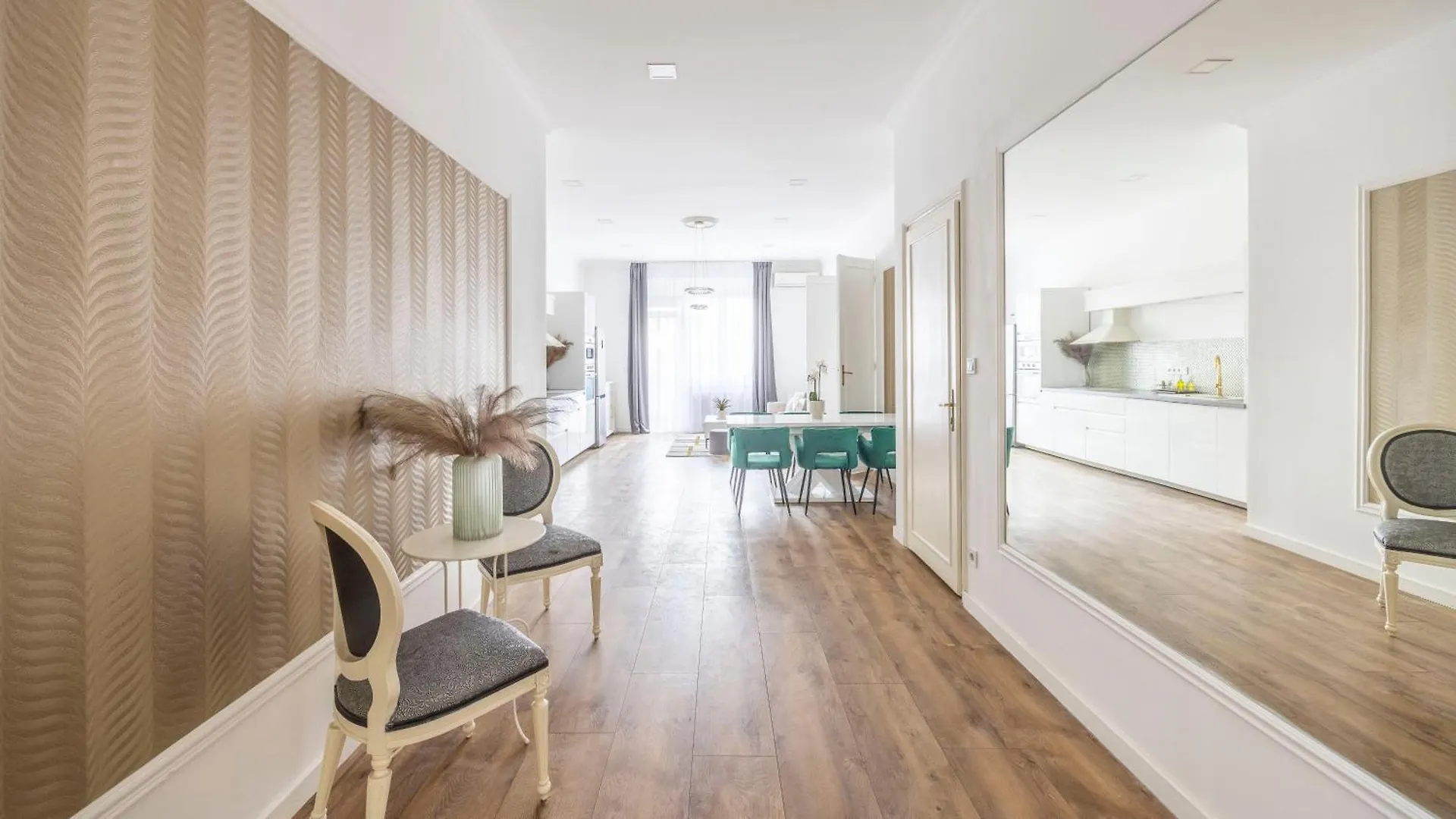 Luxy Central Spacious & Cozy Residence With Balcony Budapest Apartment